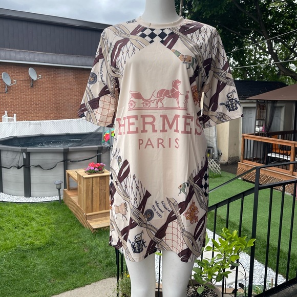 Short dress - Picture 1 of 5